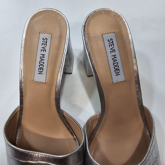 Steve Madden Alaya Sandal in Silver Croco - Picture 4 of 9